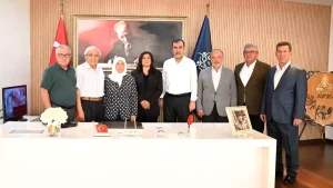 ak-parti-aydin-il-baskani-ve-milletvekillerinden-ozlem-cerciogluna-ziyaret-ZtpW9eXd.jpg