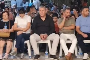 ak-partiye-gecen-4-meclis-uyesine-soguk-dus-tuuuu-size-oylarimiz-haram-olsun-2ElyxKcu.jpg