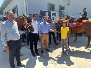baybatur-selendide-esnaf-ve-partililerle-bulustu-vzXBg3IO.jpg