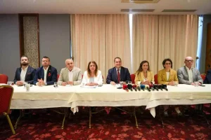 chpli-vekillerden-manisa-cikarmasi-8XHn4jXu.jpg