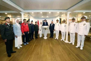 cumhurbaskani-erdogan-teknofest-kapsaminda-savarona-yatini-ziyaret-etti-myXkW3Xj.jpg