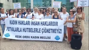 diyanetin-hutbesine-kadinlardan-tepki-824Apirp.jpg