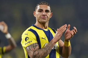 fenerbahceliler-sevincten-uyuyamayacak-diego-carlosun-yeni-takimi-belli-oldu-fuyWlxgr.jpg