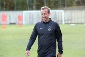 galatasaray-kadin-futbol-takimi-kamp-yapiyor-4rUqiqx3.jpg