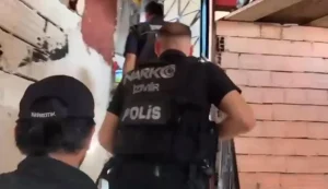 izmirde-uyusturucu-operasyonlari-130-tutuklama-PMEZ54Tw.jpg