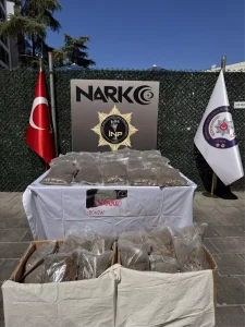 izmirde-uyusturucu-operasyonu-133-tutuklama-ADOKGRzN.jpg