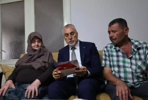 bakan-isikhandan-sehit-ailelerine-ziyaret-ve-terorsuz-turkiye-vurgusu-hYWBltzZ.jpg