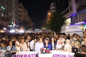 baris-yuruyusu-diyarbakirda-gerceklesti-wSmsSald.jpg