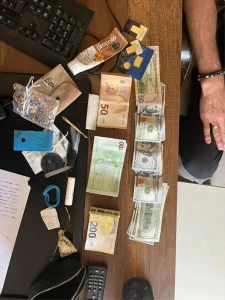 duyarli-temizlik-gorevlisi-cuzdani-sahibine-ulastirdi-gSMggh6w.jpg