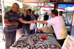 eskisehirde-5-ton-ucretsiz-balik-dagitimi-yapildi-TDClO8wH.jpg