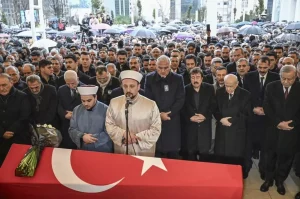 ferdi-tayfurun-mezari-milli-bir-abide-YpT42PNQ.jpg