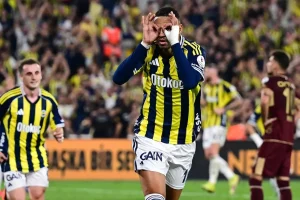 kadikoyde-olayli-derbi-fenerbahcenin-bfbsOwai.jpg