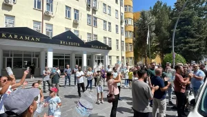 karamanda-susuzluk-protestosu-vatandaslar-belediyeyi-isyanla-karsiladi-XxvDjJlG.jpg