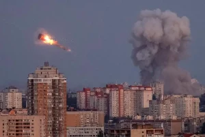 kievde-hukumet-binasina-rus-saldirisi-fjLkKg9q.jpg