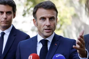 melenchondan-macronla-ilgili-azil-onergesi-OzXGAudD.jpg