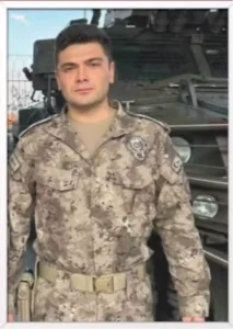 ozel-harekat-polisi-mustafa-karapinarin-sehit-olan-babasi-da-ozel-harekat-polisi-cikti-lOvaKAOE.jpg