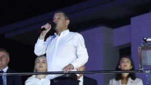ozgur-ozel-zeytinburnunda-miting-duzenledi-Bt4cvL9s.jpg