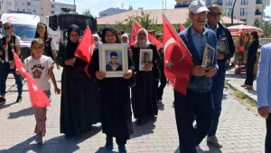 pkk-tarafindan-cocuklari-kacirilan-ailelerden-terorsuz-turkiye-cagrisi-BLfut1IR.jpg