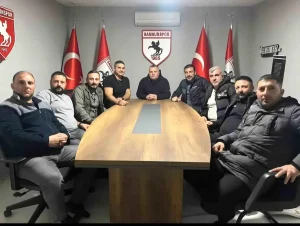 samsunspor-taraftarlarindan-tepki-RnyuvAEp.jpg